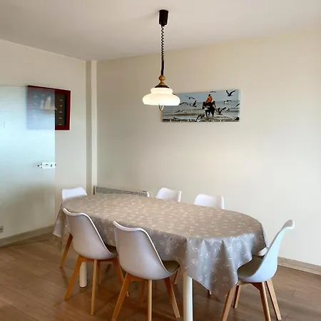 Couple Near Beaches, Cleaning Included Apartment *