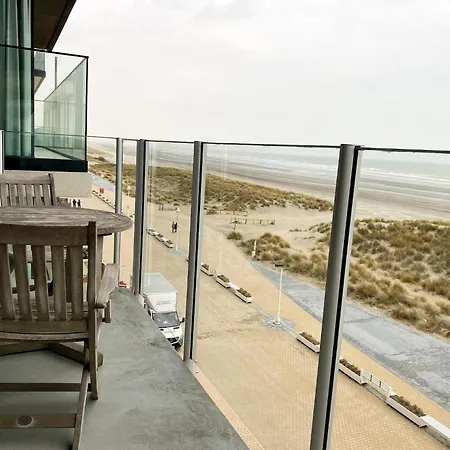 Couple Near Beaches, Cleaning Included *