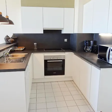 Couple Near Beaches, Cleaning Included Apartment *