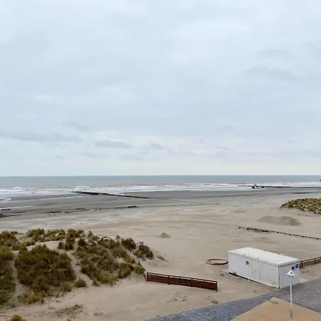 Apartment Couple Near Beaches, Cleaning Included Nieuwpoort