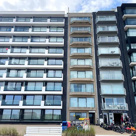 Couple Near Beaches, Cleaning Included