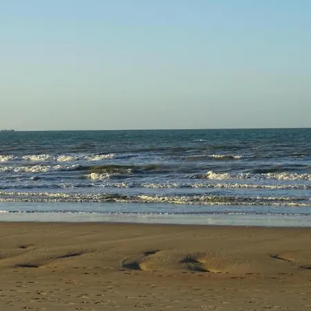 Apartment Couple Near Beaches, Cleaning Included Nieuwpoort